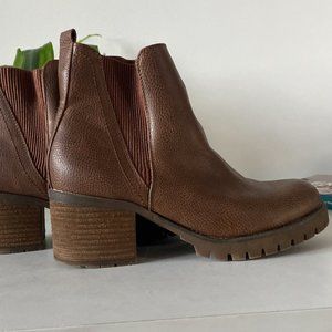 MIA BROWN CHELSEA BOOT
